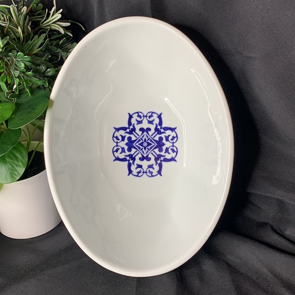 Beautiful blue & white Portifino dish by Nanette Vacher for Ambiance Collection - Picture 8 of 11